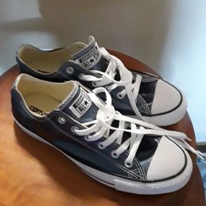 Mens size 8 new Converse